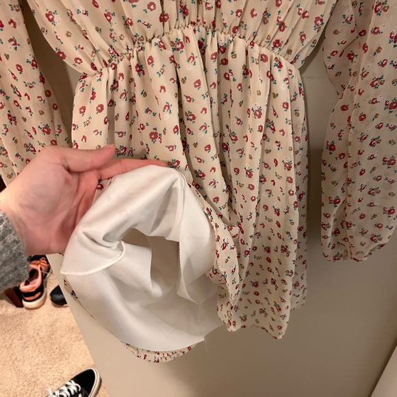 Girl winter flower dress! Size 2 (M or L) - Picture 3 of 3